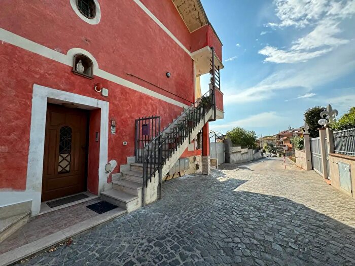 Appartamento quadrilocale in vendita in Via Amatore Sciesa, Marino