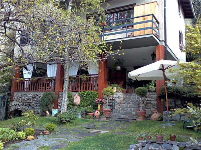 Casa con 10 locali in vendita in Ponte In Valtellina