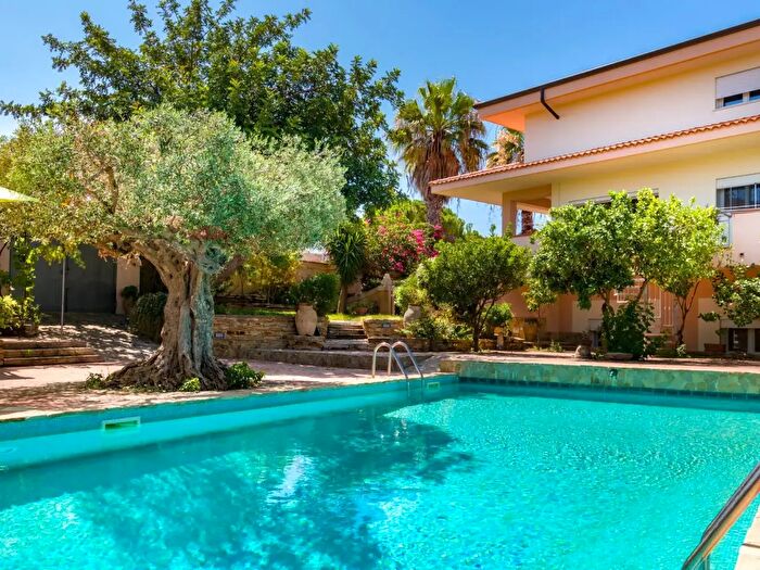 Casa con 8 locali in vendita in Via Raffaele Caravaglios, Castelvetrano