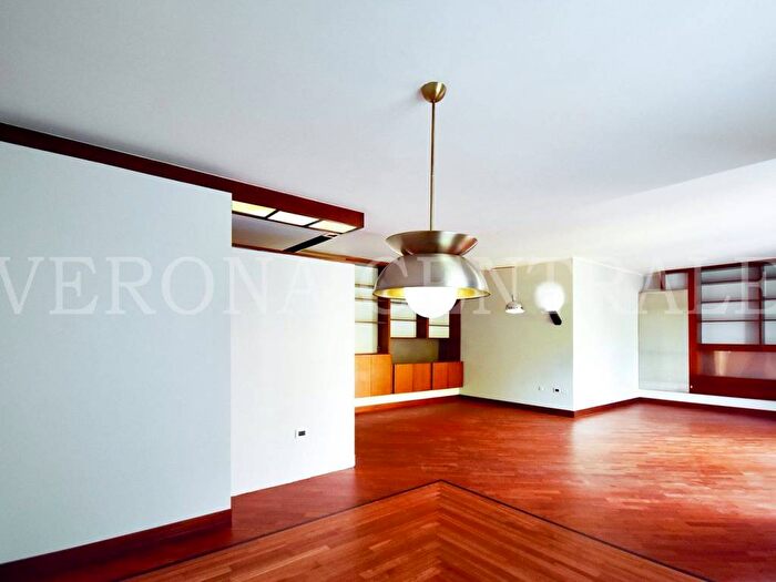 Appartamento con 5 locali in affitto in Via Leone Gaetano Patuzzi, Centro Storico, Verona