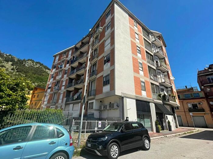 Appartamento con 6 locali in vendita in Via Emilio Zincone Sora Frosinone, Sora