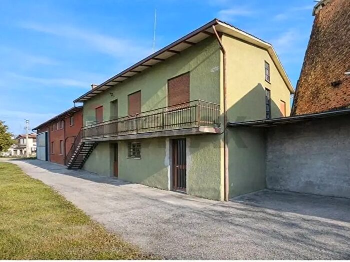 Casa con 13 locali in vendita in Santa Giustina In Colle