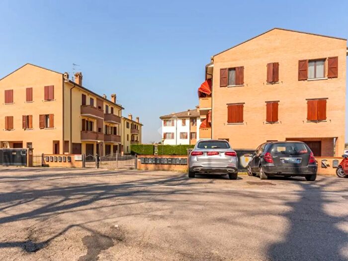 Appartamento trilocale in vendita in Via Buttifredo, Ferrara