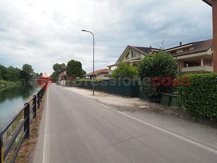 Appartamento trilocale in vendita in Via Monasterolo, Inzago