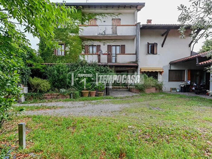 Appartamento trilocale in vendita in Via Serio, Zanica