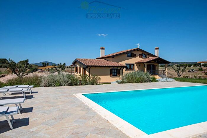 Casa con 9 locali in affitto in Località Cacciata Grande, Montalto Di Castro