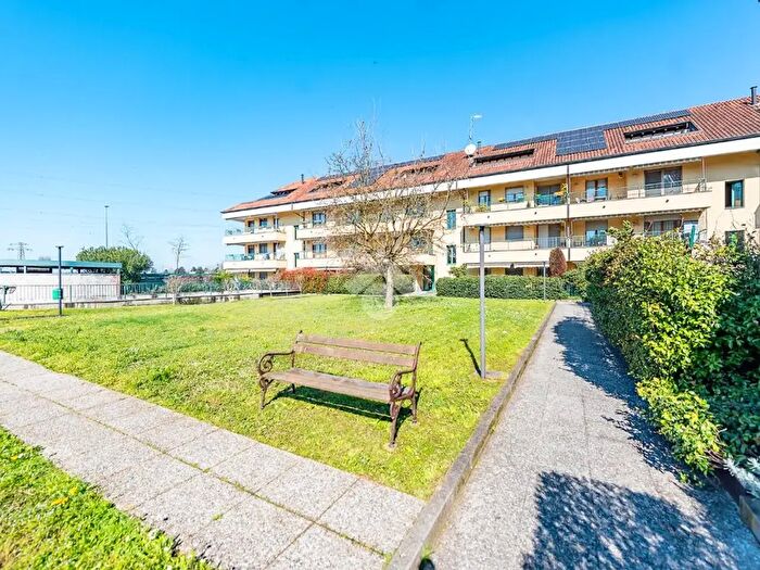 Appartamento trilocale in vendita in Via Don Enrico Cantù, Arese