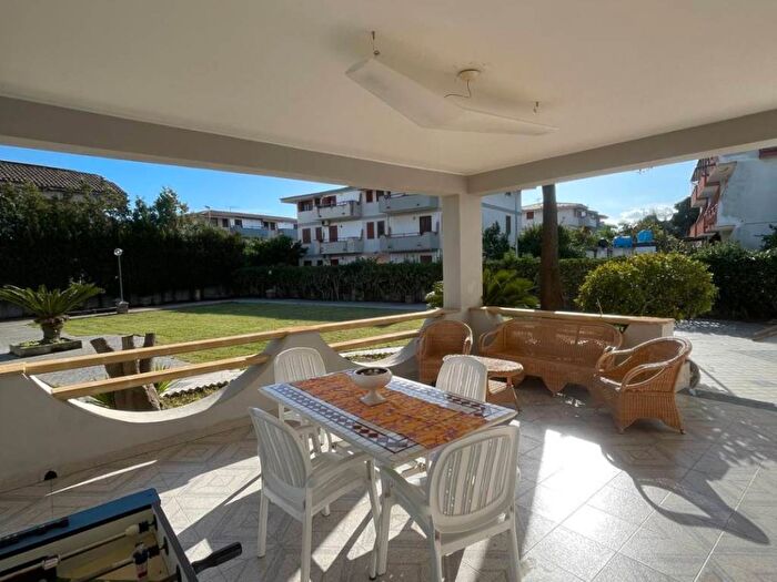 Casa quadrilocale in affitto in Località Ruggero, Centro, Sellia Marina