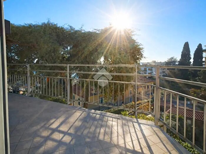 Appartamento trilocale in vendita in Viale Carducci, Sanremo