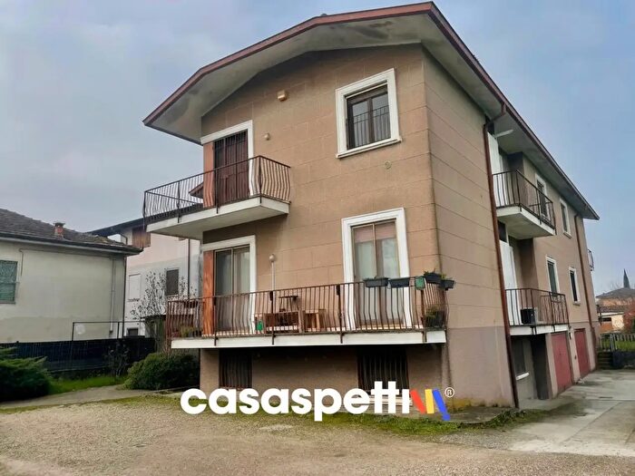 Appartamento trilocale in vendita in Via Vigentina, Zeccone