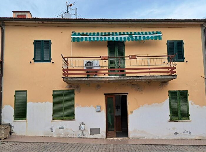 Casa con 6 locali in vendita in Cerreto Guidi