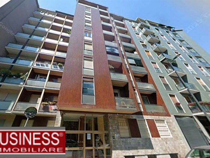 Appartamento trilocale in affitto in Piazzale Gambara, Gambara, Milano