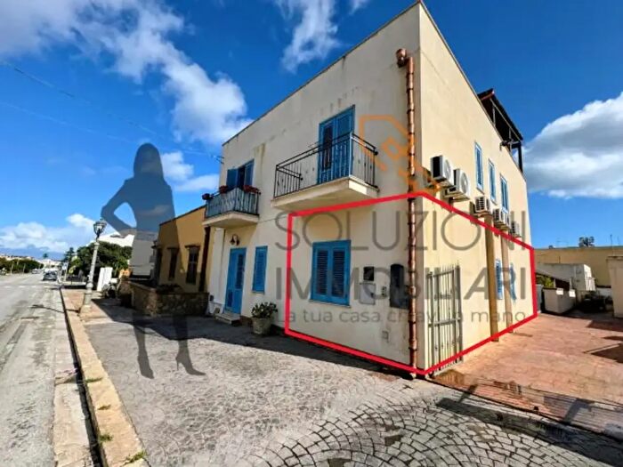 Appartamento trilocale in vendita in Via Savoia, San Vito Lo Capo