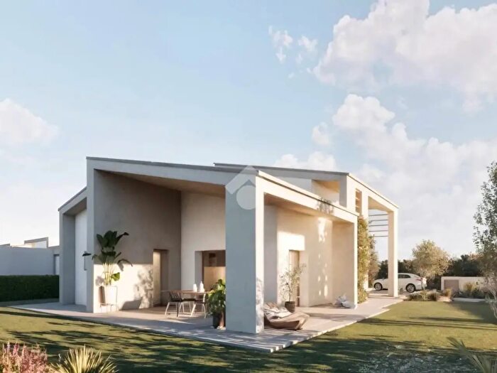 Casa quadrilocale in vendita in Str Chiaviche, Parma