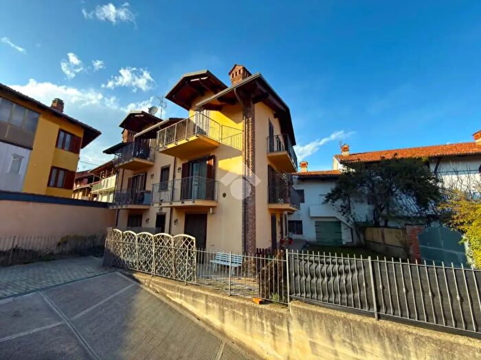 Appartamento trilocale in vendita in Vicolo Santa Maria, Giaveno