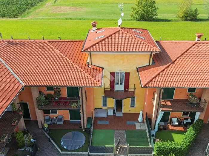 Casa con 5 locali in vendita in Via Santa Elisabetta, Adro