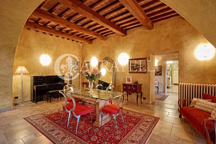 Casa con 10 locali in vendita in Strada delle Porcareccie Snc, Pitigliano