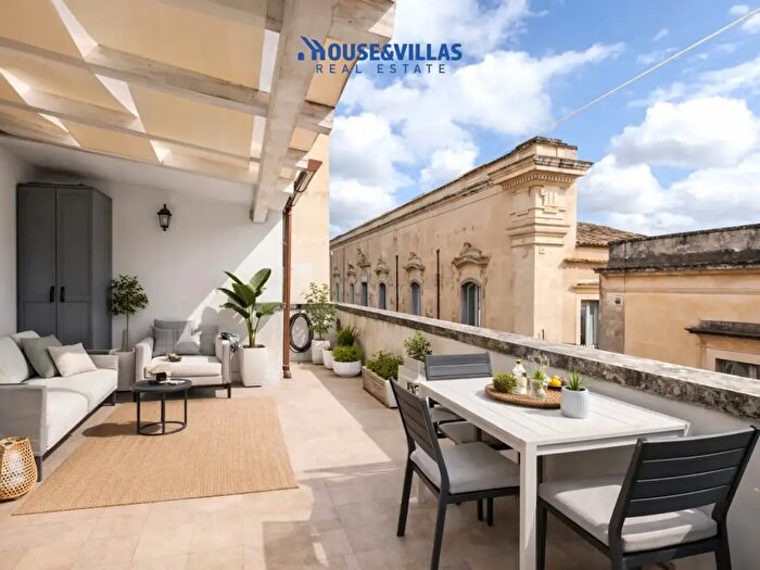 Casa con 5 locali in vendita in Via Silvio Spaventa, Noto