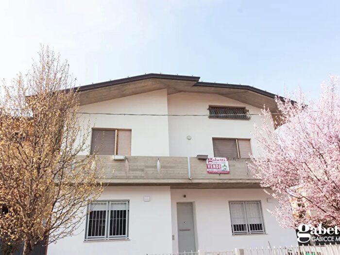 Casa con 5 locali in vendita in Via Corbucci, San Giovanni In Marignano