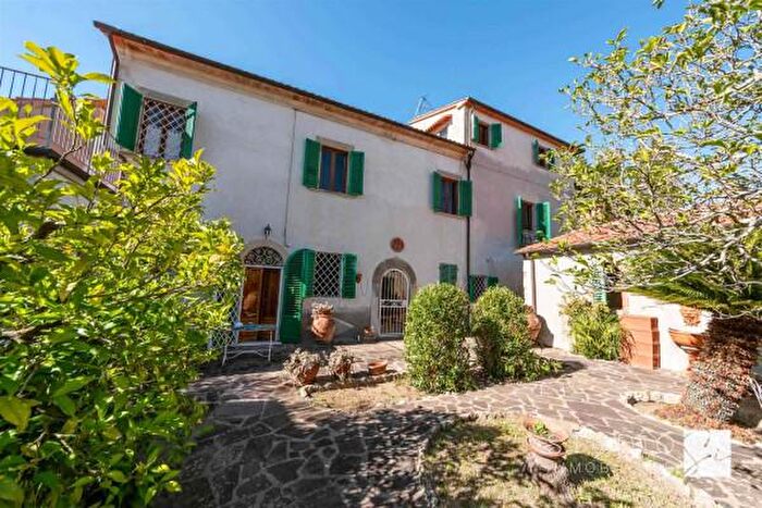 Casa con 6 locali in vendita in Via delle Piastre, Quarrata