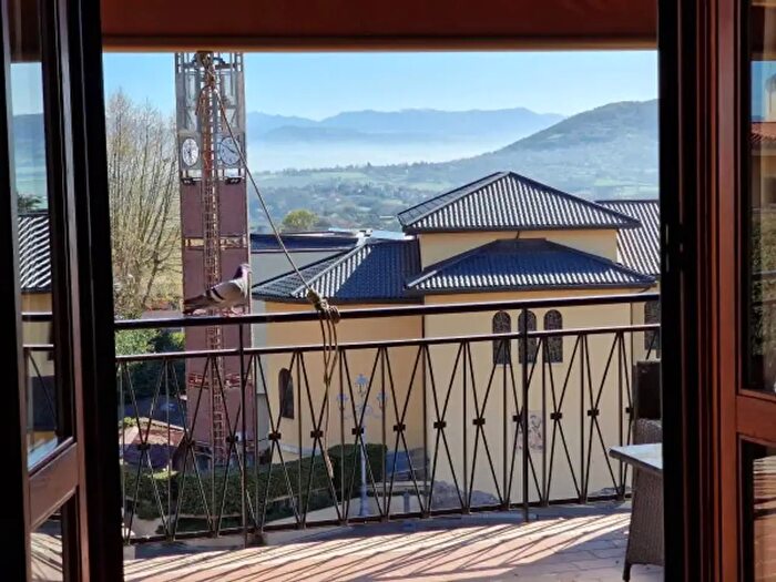 Appartamento trilocale in vendita in Piazza SantEurosia, Lariano