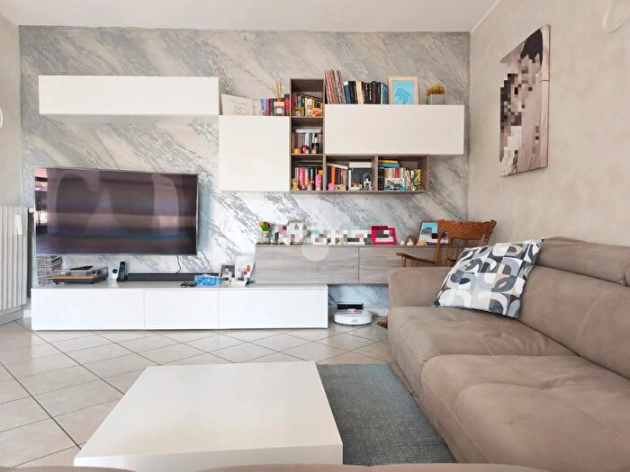 Appartamento trilocale in vendita in Via Vigorelli, Cormano