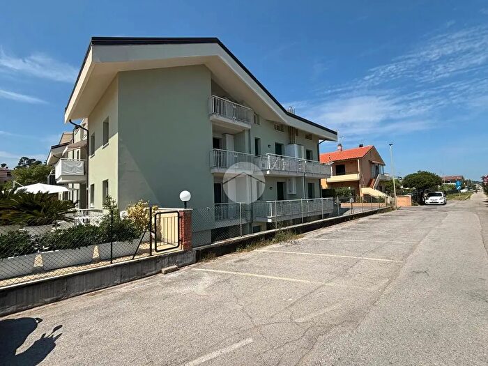 Appartamento trilocale in vendita in Via dei Barchetti, Fano