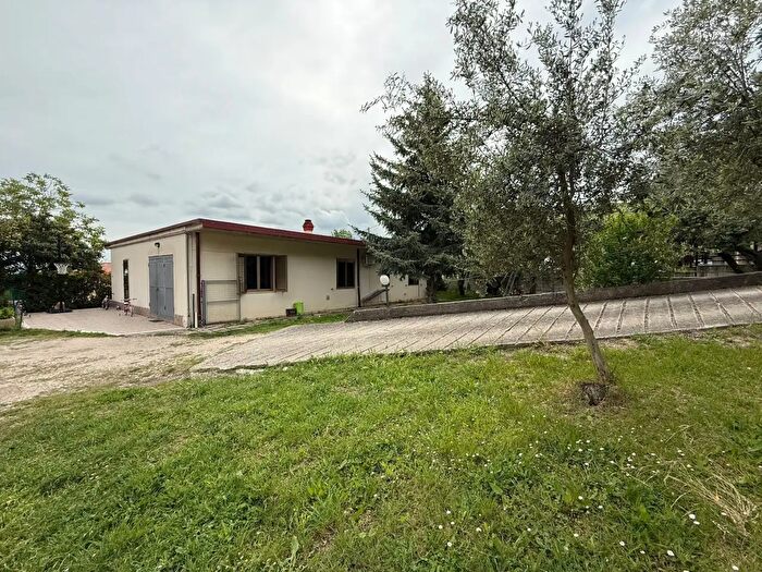 Casa con 6 locali in vendita in Contrada Solcano, San Valentino In Abruzzo Citeriore