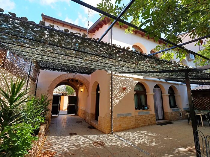 Casa con 6 locali in vendita in Via Azuni, Capoterra