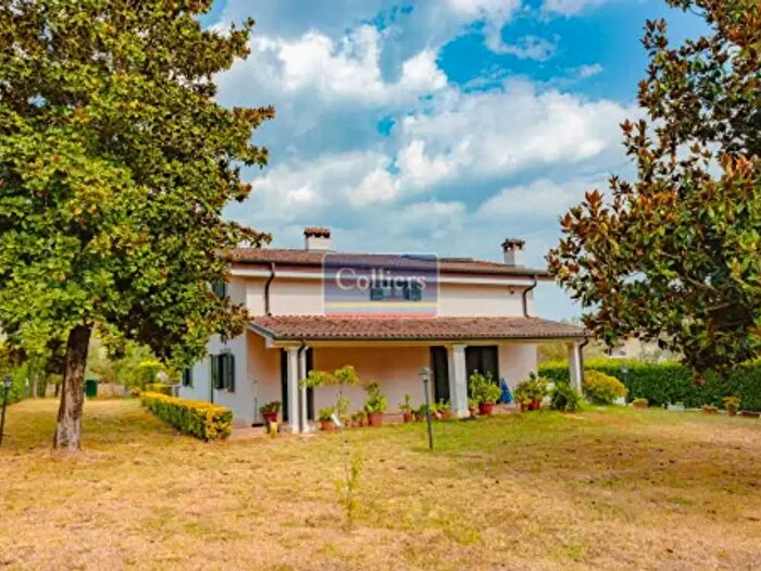 Casa con 6 locali in vendita in Cave