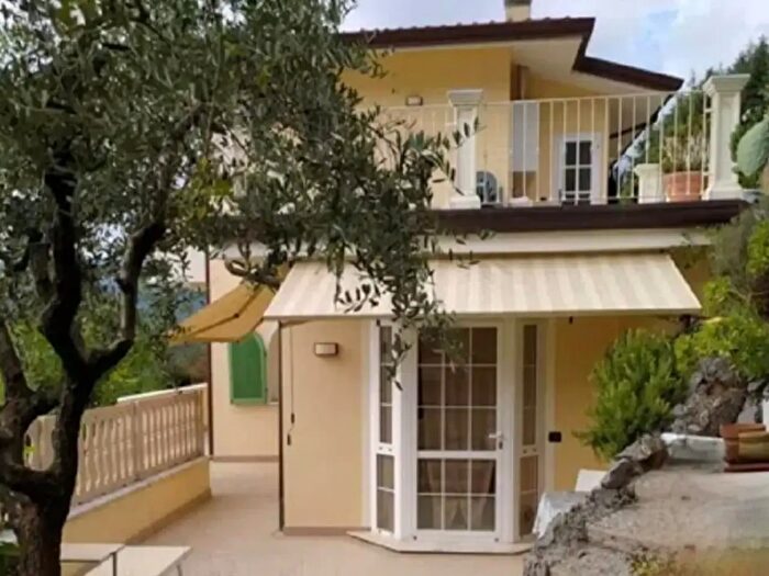 Casa con 5 locali in vendita in Carrara