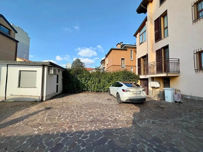 Appartamento con 10 locali in vendita in Via Manzoni, Cinisello Balsamo