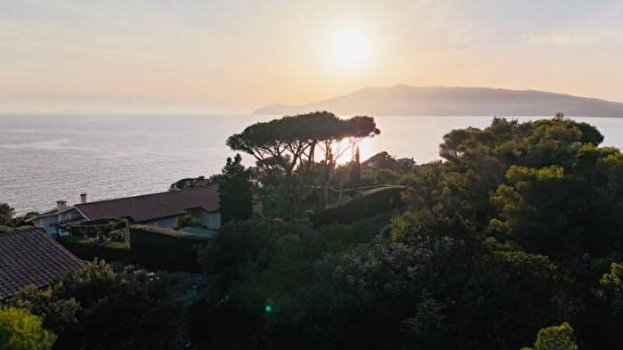 Casa con 6 locali in vendita in Via delle Mimose, Orbetello