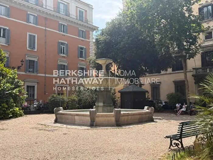 Appartamento quadrilocale in vendita in Piazza Benedetto Cairoli, Roma