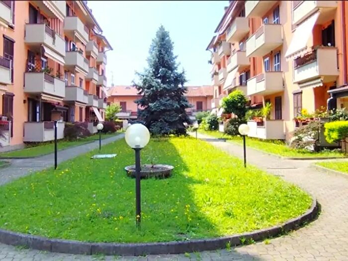 Appartamento trilocale in vendita in Via Monte Nero, Cinisello Balsamo