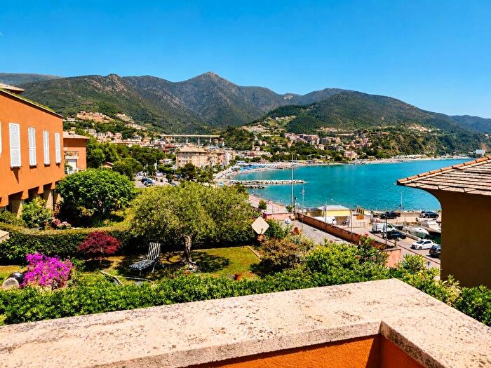 Appartamento con 6 locali in affitto in Via della Pineta, Pineta, Arenzano