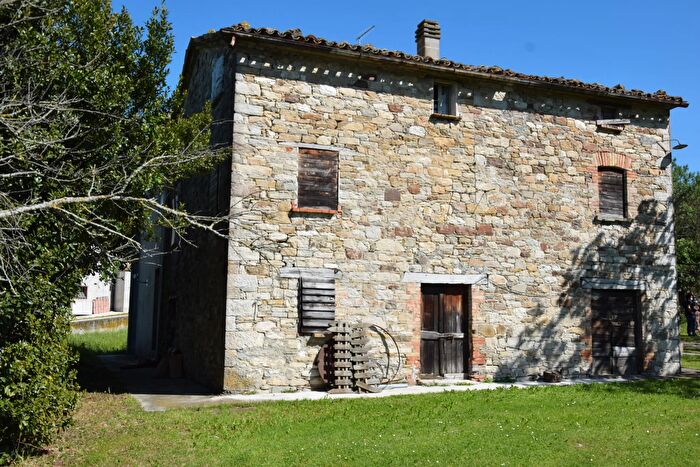 Casa con 12 locali in vendita in Località Santa Maria, Maiolo