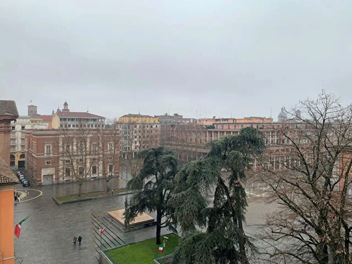 Appartamento con 7 locali in affitto in Via Spallanzani, Reggio Emilia