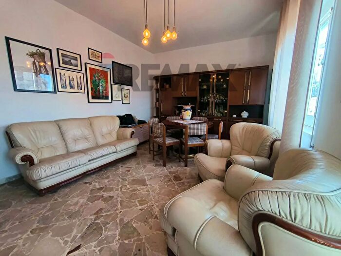 Appartamento quadrilocale in vendita in Via Vittorio Emanule, Giardini Naxos