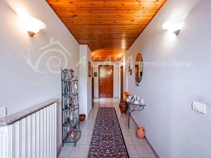 Appartamento con 6 locali in vendita in Fornovo Di Taro