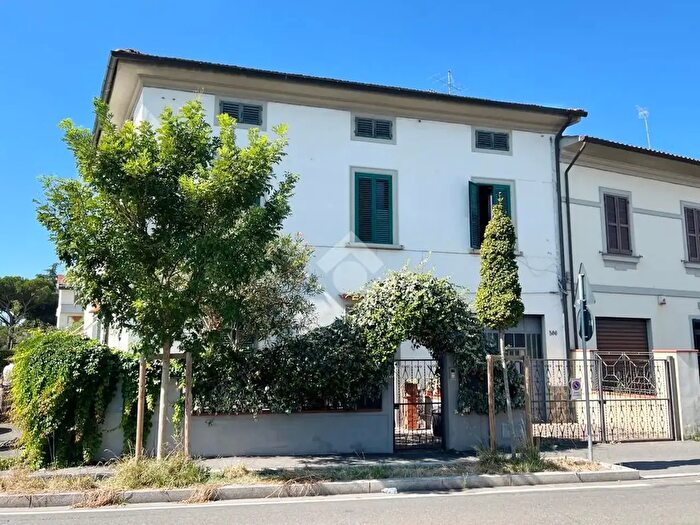 Casa con 7 locali in vendita in Via Francesco Ferrucci, Prato