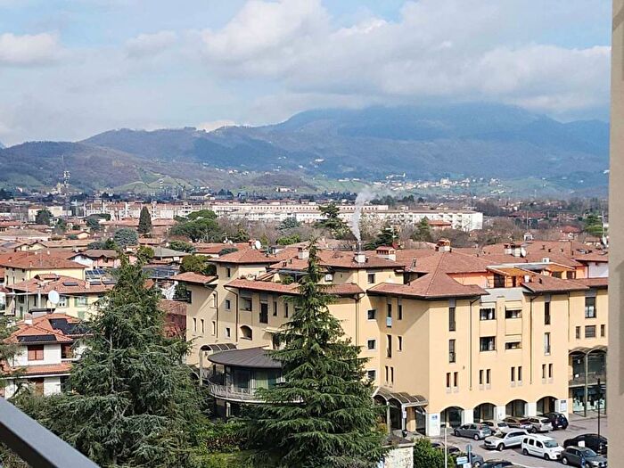 Appartamento bilocale in affitto in Via Partigiani, Seriate
