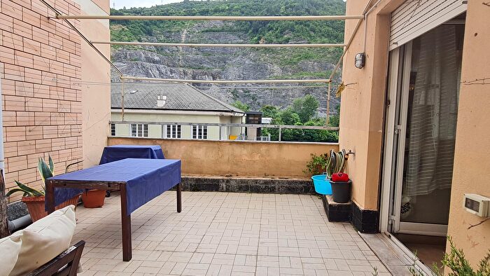 Appartamento con 6 locali in vendita in Via Luigi Gherzi, Genova