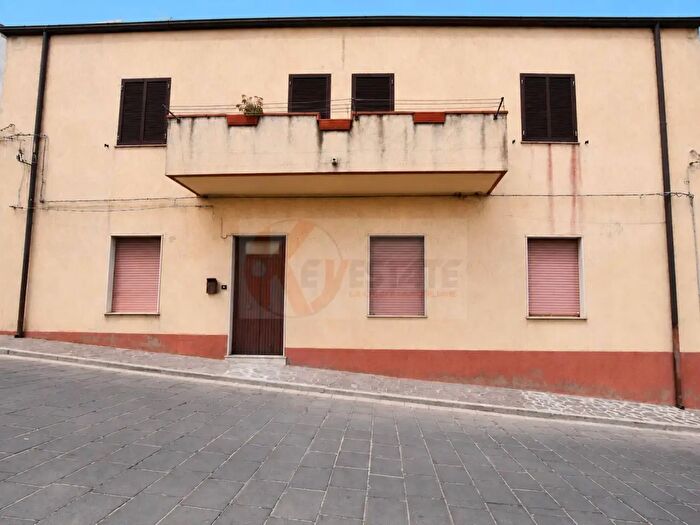 Appartamento quadrilocale in vendita in Via San Giovanni, Chiaramonti