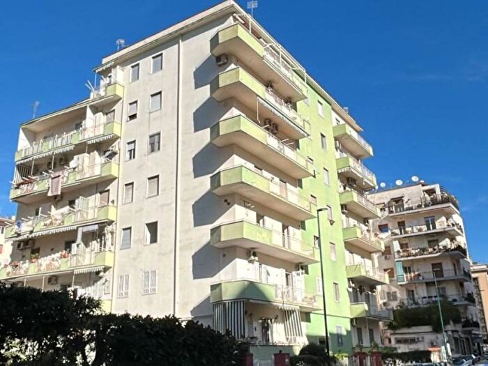 Appartamento quadrilocale in affitto in Via Benedetto Cariteo, Fuorigrotta, Napoli