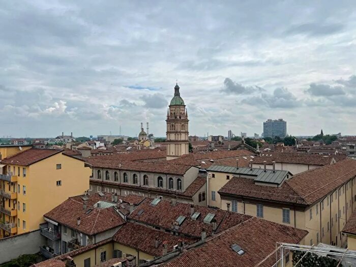Appartamento trilocale in vendita in Piazza Cavalli, Piacenza