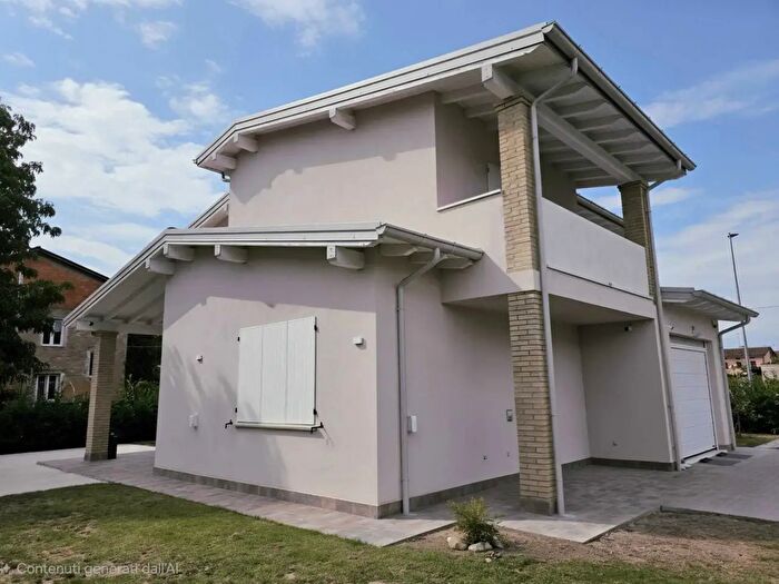 Casa con 7 locali in vendita in Via Ponticella, Sissa Trecasali