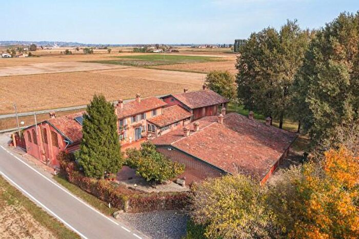 Casa con 6 locali in vendita in Pieve Porto Morone