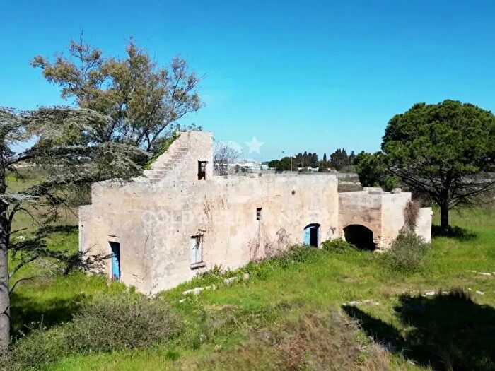 Casa quadrilocale in vendita in Via Provinciale LizzanelloLecce, Lizzanello