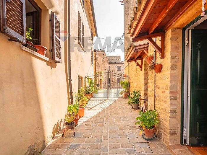 Casa con 6 locali in vendita in Via Piana, Cupramontana